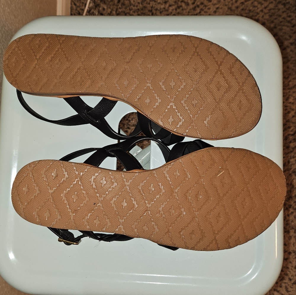 NWOT Zodiac Yale Strappy Flat Sandals In Black - Picture 3 of 5